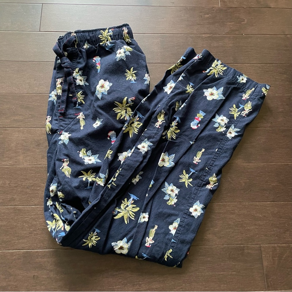 Tommy Bahama Men’s Medium Hawaiian Print Flannel Christmas PJ Pants